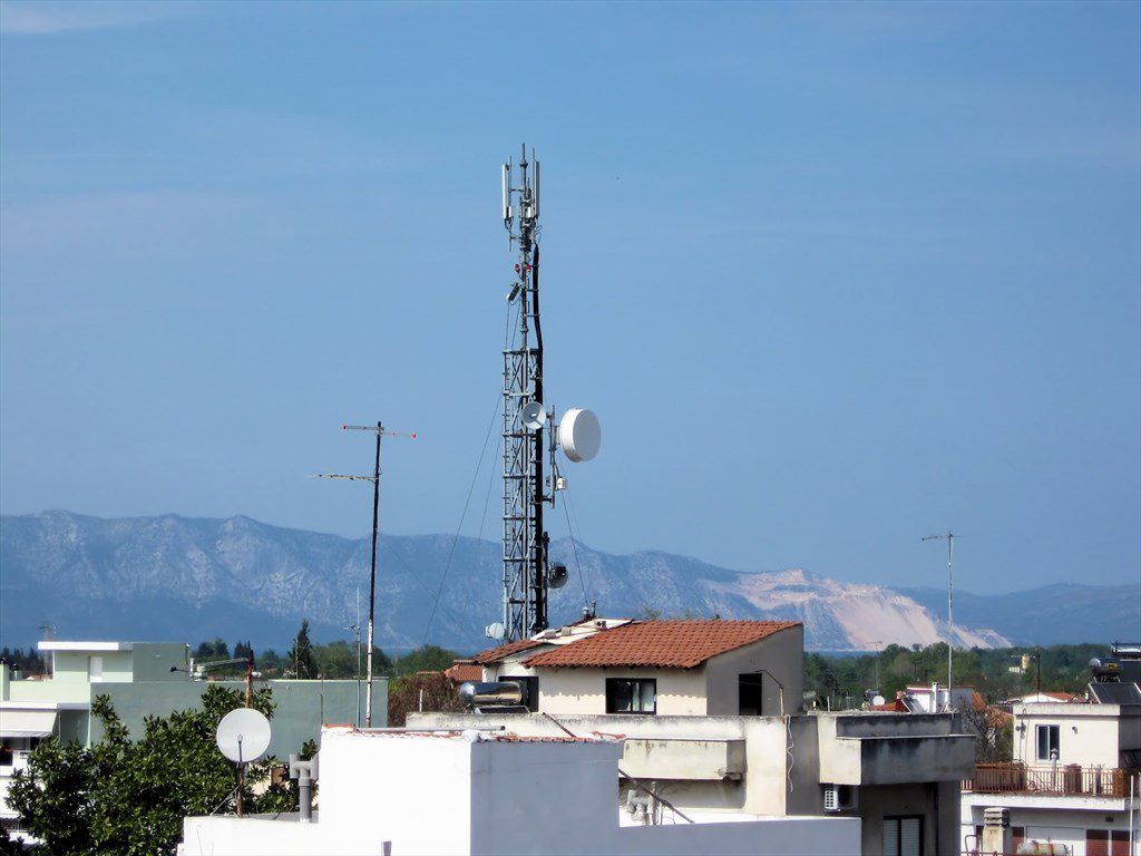 Οι τηλεπικοινωνιακοί πάροχοι και η ΕΕΕΚ ζητούν με επιστολές τους να διατηρηθεί ο εξορθολογισμός της έμμεσης φορολογίας και να καταργηθούν ορισμένα τέλη